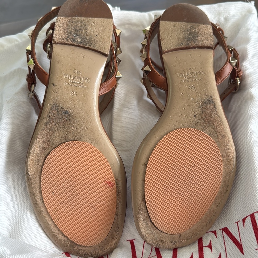 Valentino Garavani
Rockstud Caged Leather Ankle Strap Sandals - Picture 7 of 9